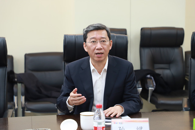 山东省大数据局局长马越男,济南市副市长孙斌考察山大地纬并亲切慰问